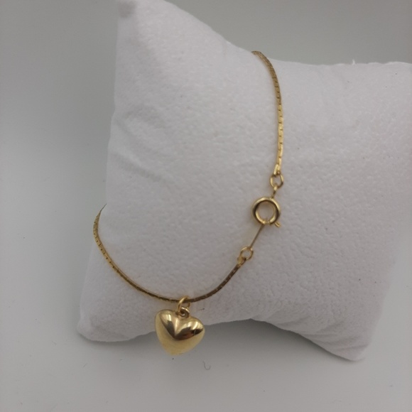 Gold Heart Bracelet - Picture 2 of 5